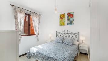 3 bedrooms, iron/ironing board, free WiFi, bed sheets