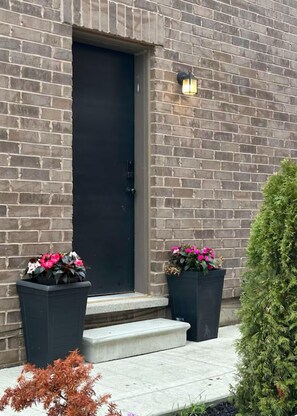 Exterior detail - Stylish Modern Luxury Stay (Milton)