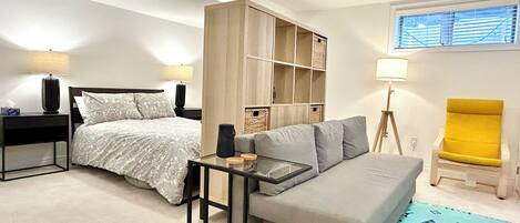 1 bedroom, desk, iron/ironing board, WiFi (free)
