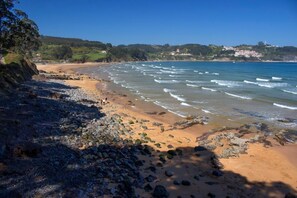 Beach nearby - La Llosa del Corral Vacation Home (Colunga)