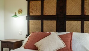 3 bedrooms, travel cot, bed sheets, wheelchair access