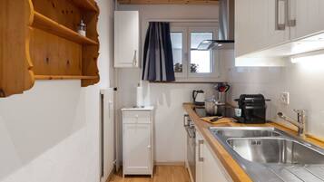 Kühlschrank, Ofen, Geschirrspüler, Kochgeschirr/Geschirr/Besteck