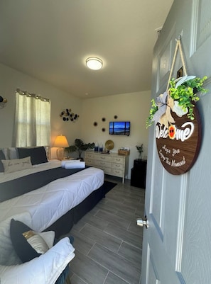 In-room safe, iron/ironing board, WiFi, bed sheets