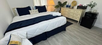 Beautiful & Relaxing Room #2 Lehigh Acres with Private Entrance