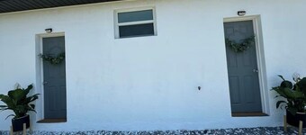 Beautiful & Relaxing Room #2 Lehigh Acres with Private Entrance