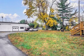 Property grounds - 4-bedroom home in Amish Country (Gordonville)