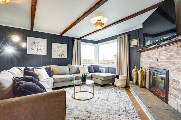 Smart TV, fireplace