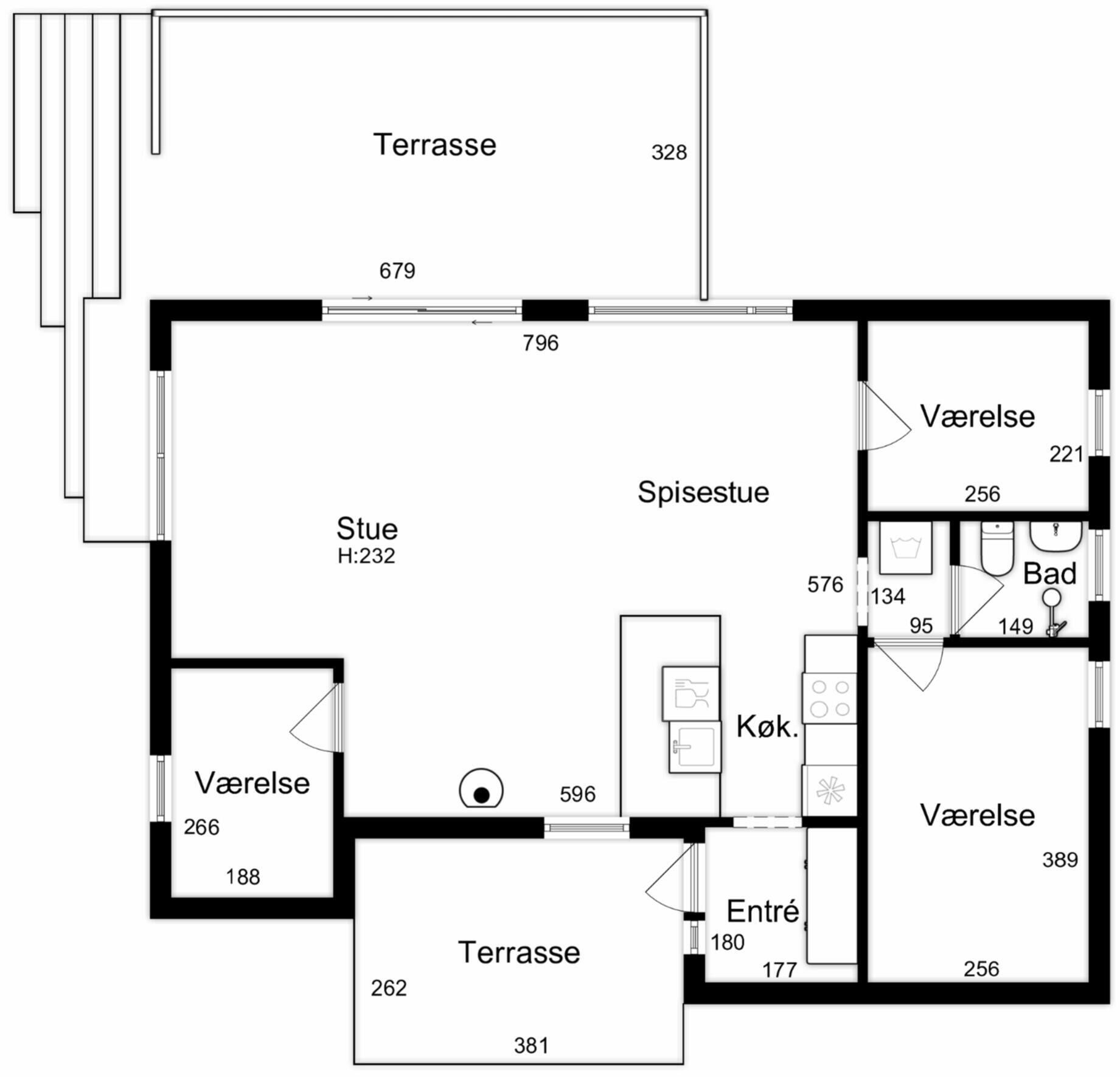 Plano de un hotel con varios baños privados, una cocina y una terraza.