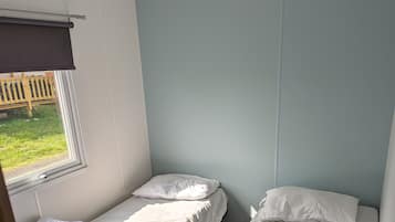 2 habitaciones, tabla de planchar con plancha, cuna de viaje y wifi