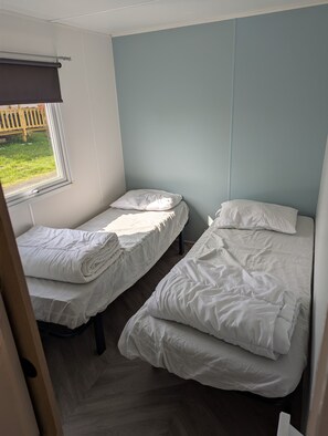 2 slaapkamers, een strijkplank/strijkijzer, reisbedje, wifi
