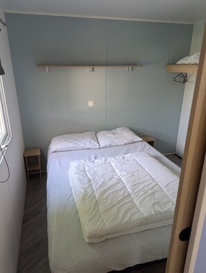 2 bedrooms, iron/ironing board, travel cot, WiFi