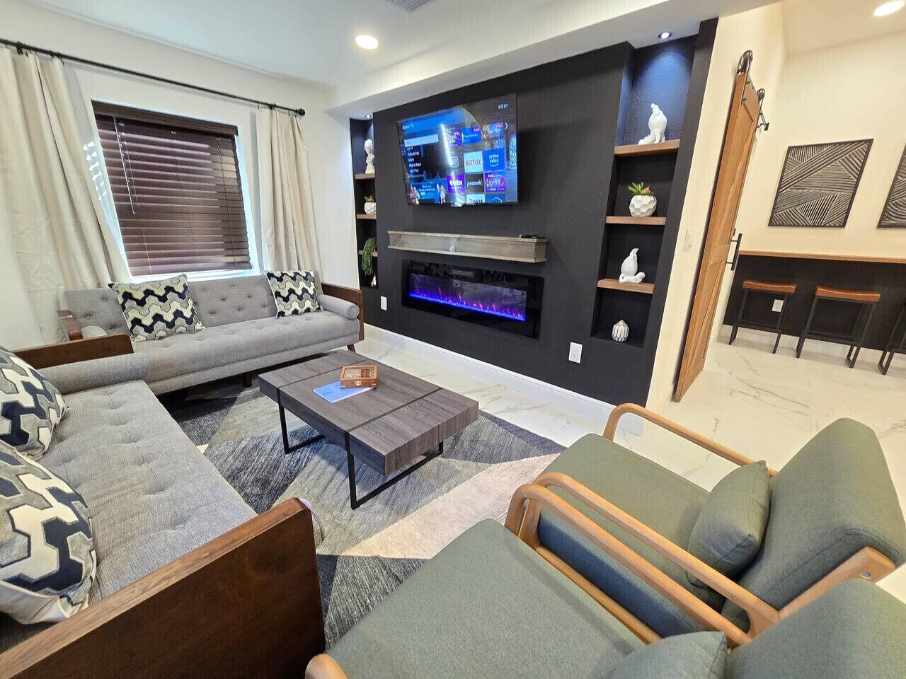 Smart TV, fireplace