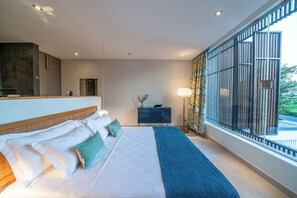 4 bedrooms, iron/ironing board, Internet, bed sheets