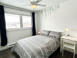 5 Schlafzimmer, Zimmersafe, Schreibtisch, Bügeleisen/Bügelbrett