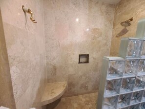 Regadera y shampoo 