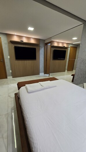 2 chambres, bureau, fer et planche à repasser, accès Internet