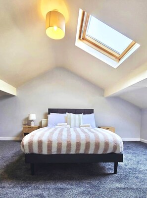 2 chambres, fer et planche à repasser, Wi-Fi gratuit, draps fournis