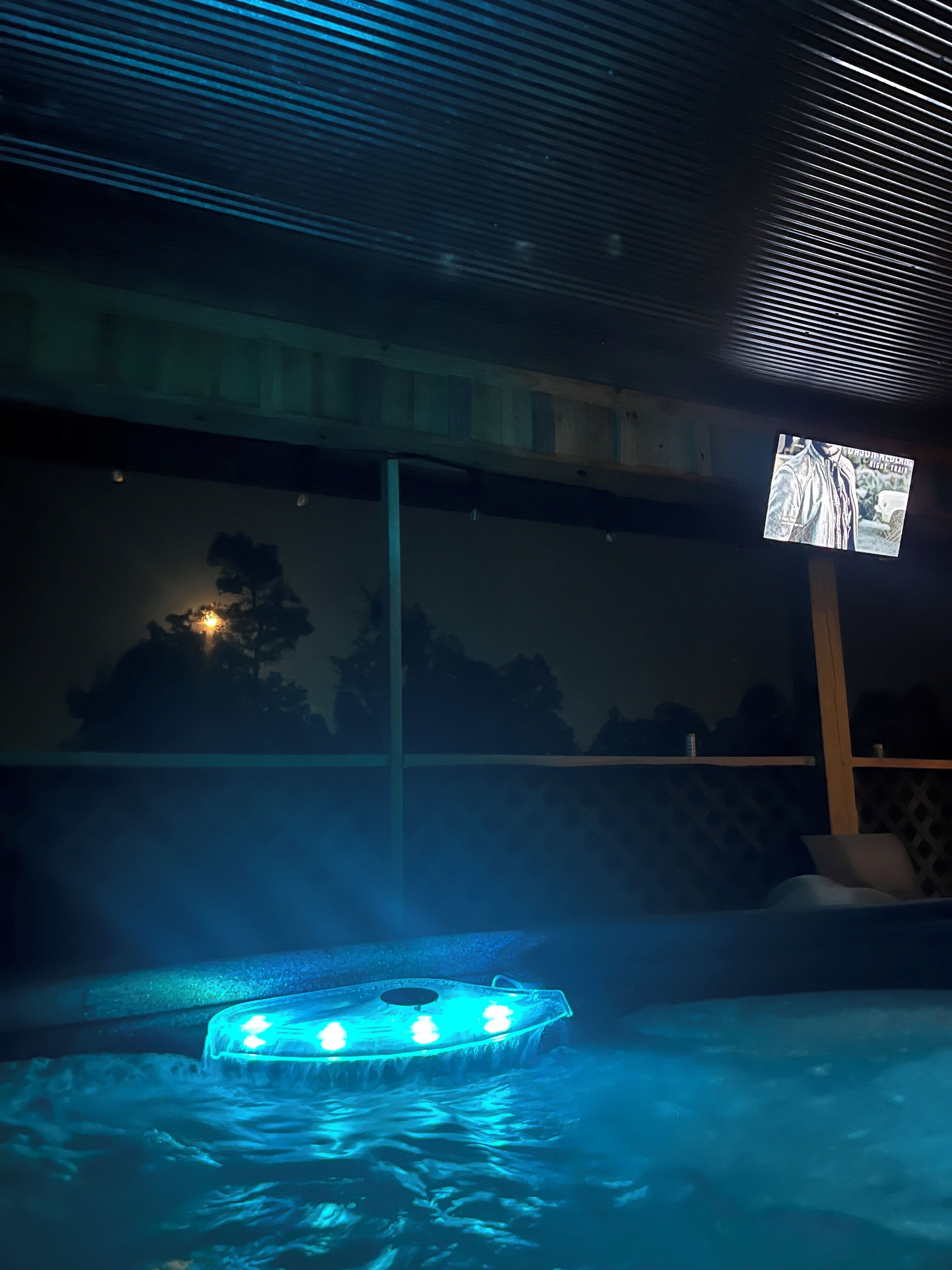 Indoor spa tub
