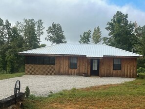 Exterior - Welcome to The Outskirts! Comfy Cabin Studio perfect for that weekend getaway. (Dumas)