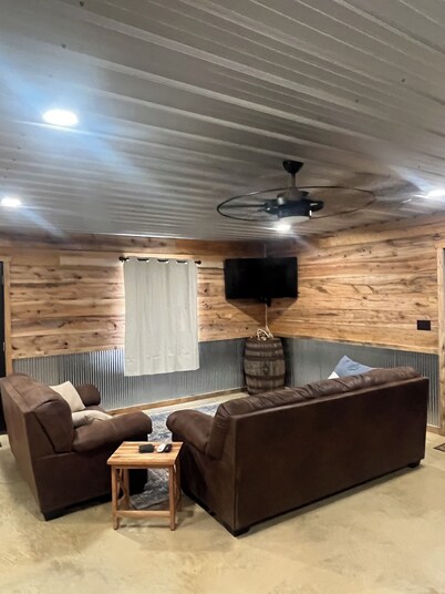 Welcome to The Outskirts! Comfy Cabin Studio perfect for that weekend getaway.