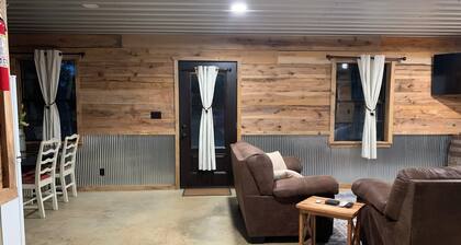 Welcome to The Outskirts! Comfy Cabin Studio perfect for that weekend getaway.