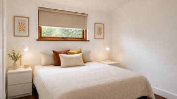 2 bedrooms, iron/ironing board, travel crib, WiFi (free)