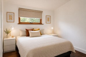 2 bedrooms, iron/ironing board, travel cot, free WiFi