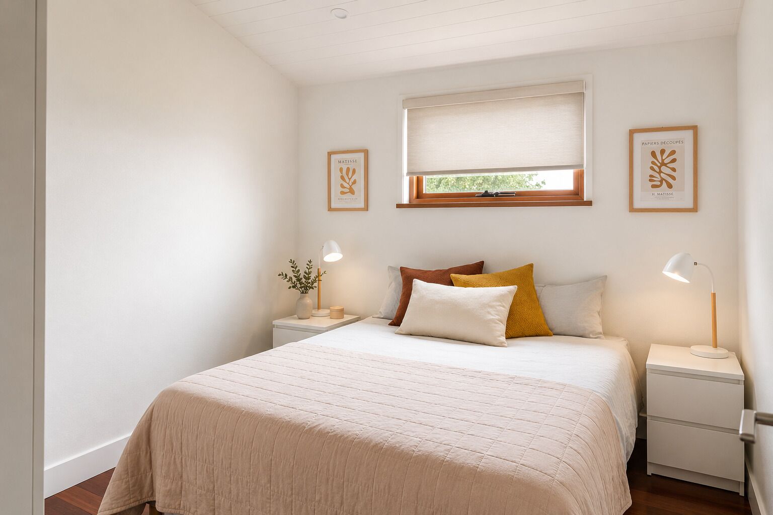 2 bedrooms, iron/ironing board, travel crib, WiFi (free)