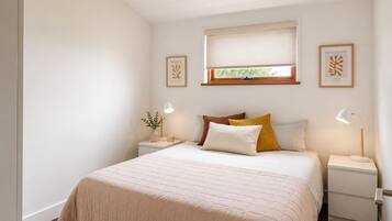 2 bedrooms, iron/ironing board, travel crib, WiFi (free)