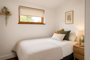 2 bedrooms, iron/ironing board, travel cot, free WiFi