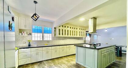 Charming 2-bedroom house with AC, WiFi in delightful countryside