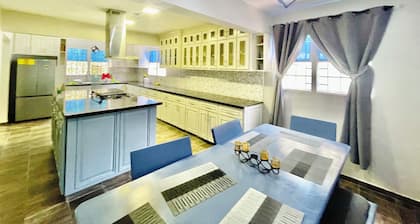 Charming 2-bedroom house with AC, WiFi in delightful countryside