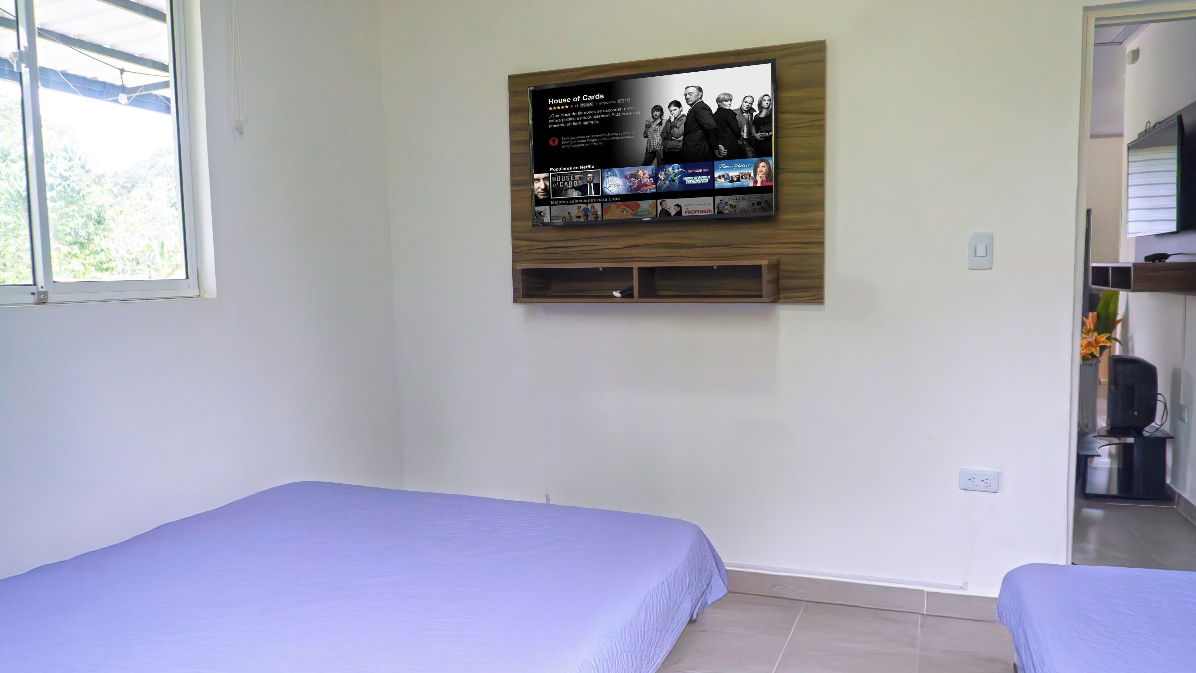 3 habitaciones, tabla de planchar con plancha, wifi y ropa de cama 