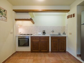 Réfrigérateur, four à micro-ondes, un four, lave-vaisselle