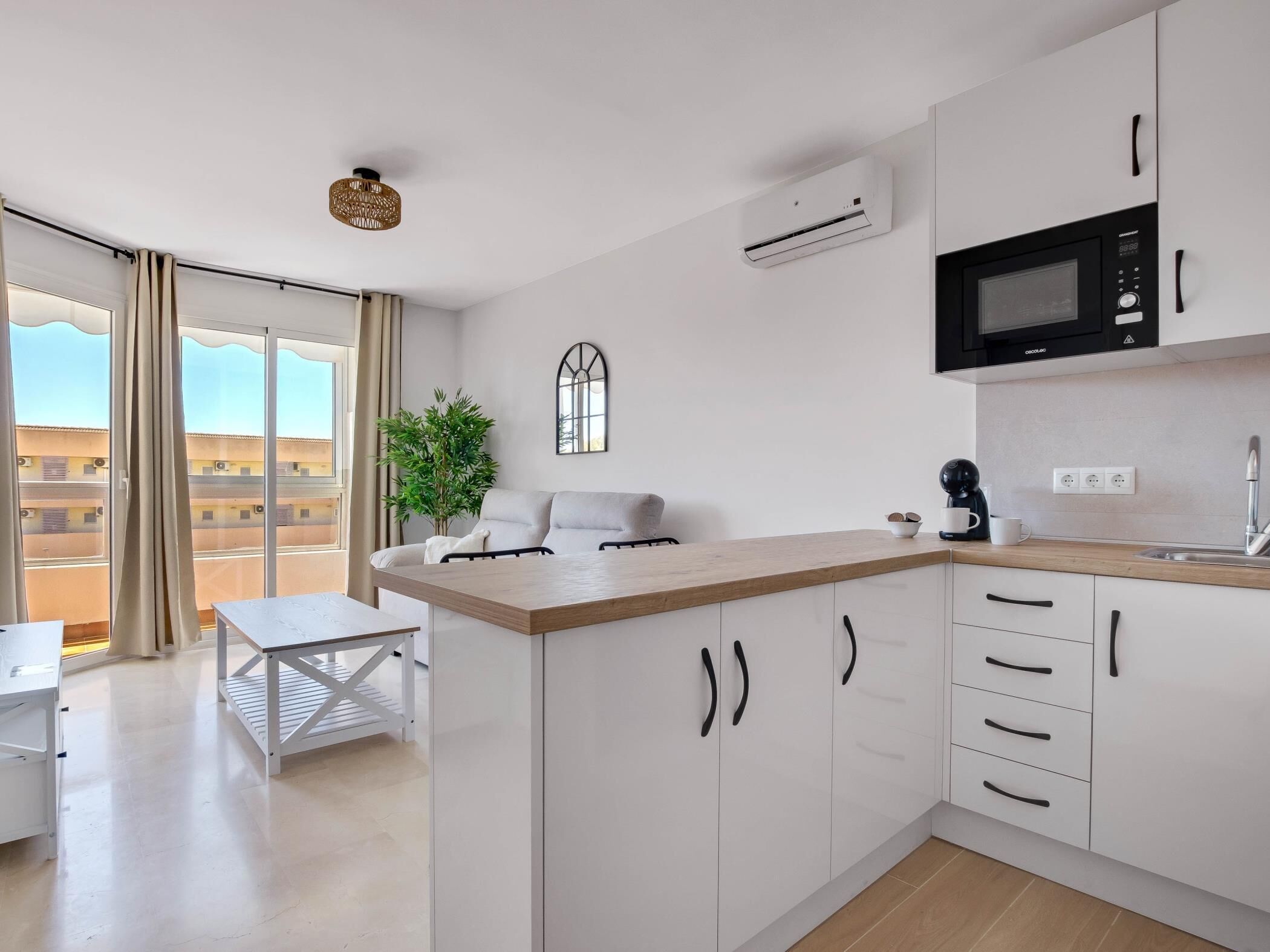 Fridge, microwave, oven, coffee/tea maker