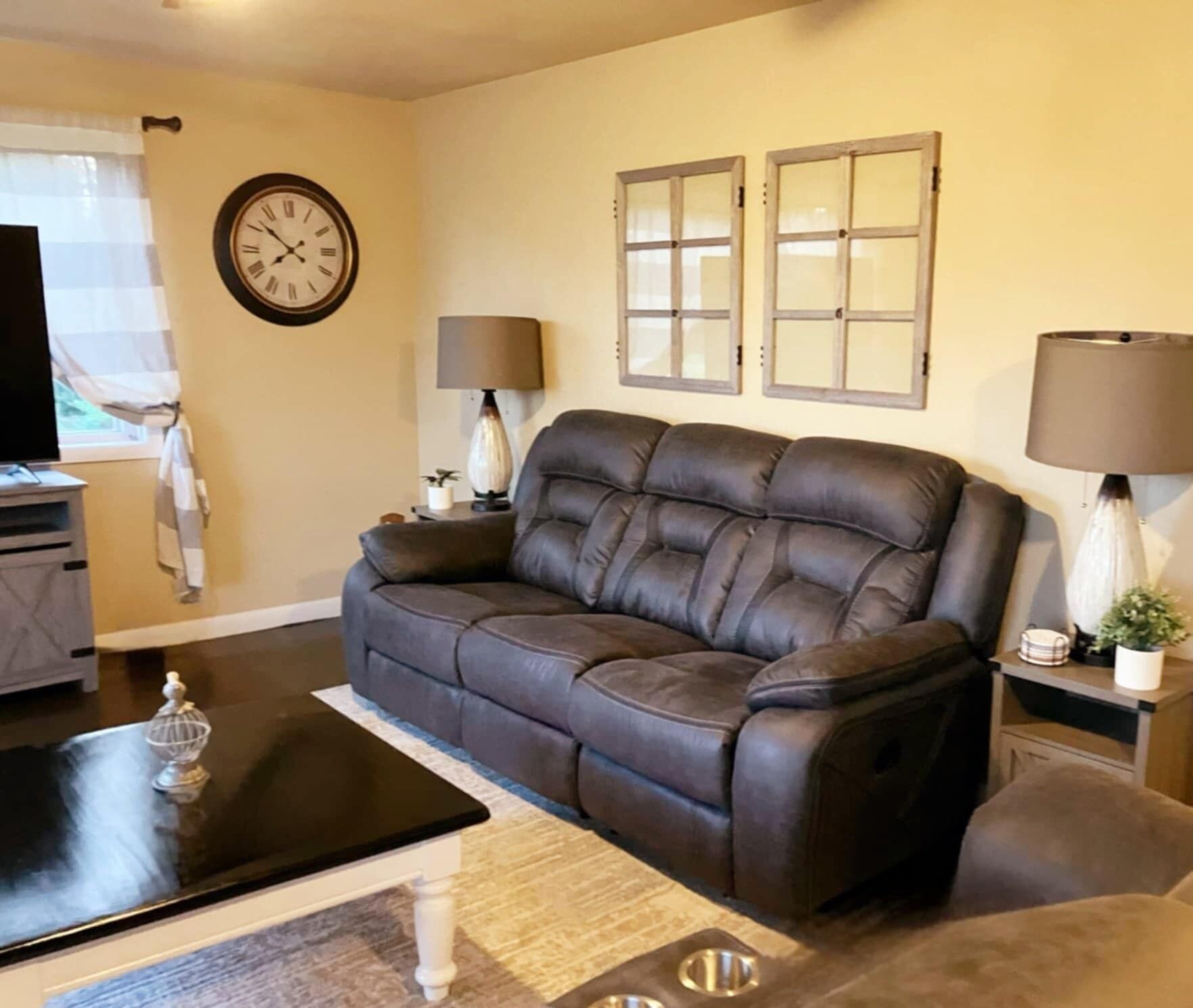 Smart TV, fireplace, table tennis