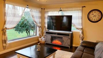 Smart TV, fireplace, table tennis