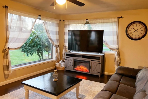 Smart TV, chimenea y tenis de mesa