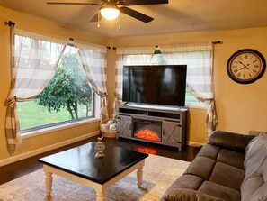 Smart TV, fireplace, table tennis