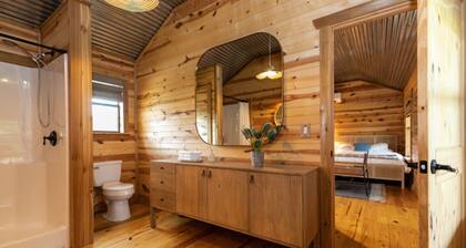 Hill Country Getaway - Cozy Stonewall Retreat Near Wineries & Fredericksburg