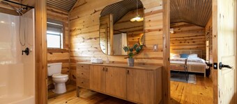 Hill Country Getaway - Cozy Stonewall Retreat Near Wineries & Fredericksburg