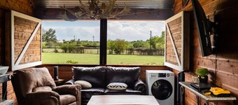 Hill Country Getaway - Cozy Stonewall Retreat Near Wineries & Fredericksburg