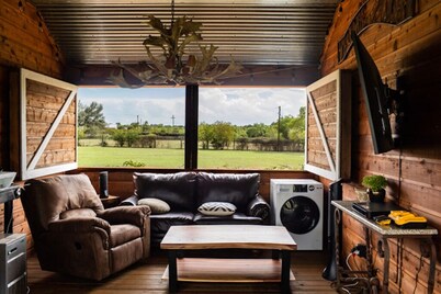 Hill Country Getaway - Cozy Stonewall Retreat Near Wineries & Fredericksburg