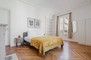 3 bedrooms, iron/ironing board, WiFi, bed sheets - Blueground | Le Marais, elev & w/d, nr Pompidou (Paris)