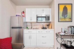 Fridge, microwave, oven, coffee/tea maker