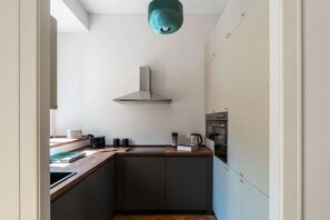 Fridge, microwave, oven, stovetop - GuestHost - Rione Prati Apartment A (Rome)