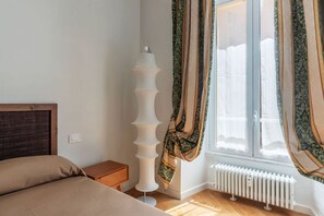 1 slaapkamer, een strijkplank/strijkijzer, wifi, beddengoed