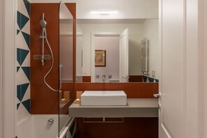 Shower, hair dryer, bidet, towels - GuestHost - Rione Prati Apartment A (Rome)