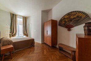 1 habitación, tabla de planchar con plancha, wifi y ropa de cama 