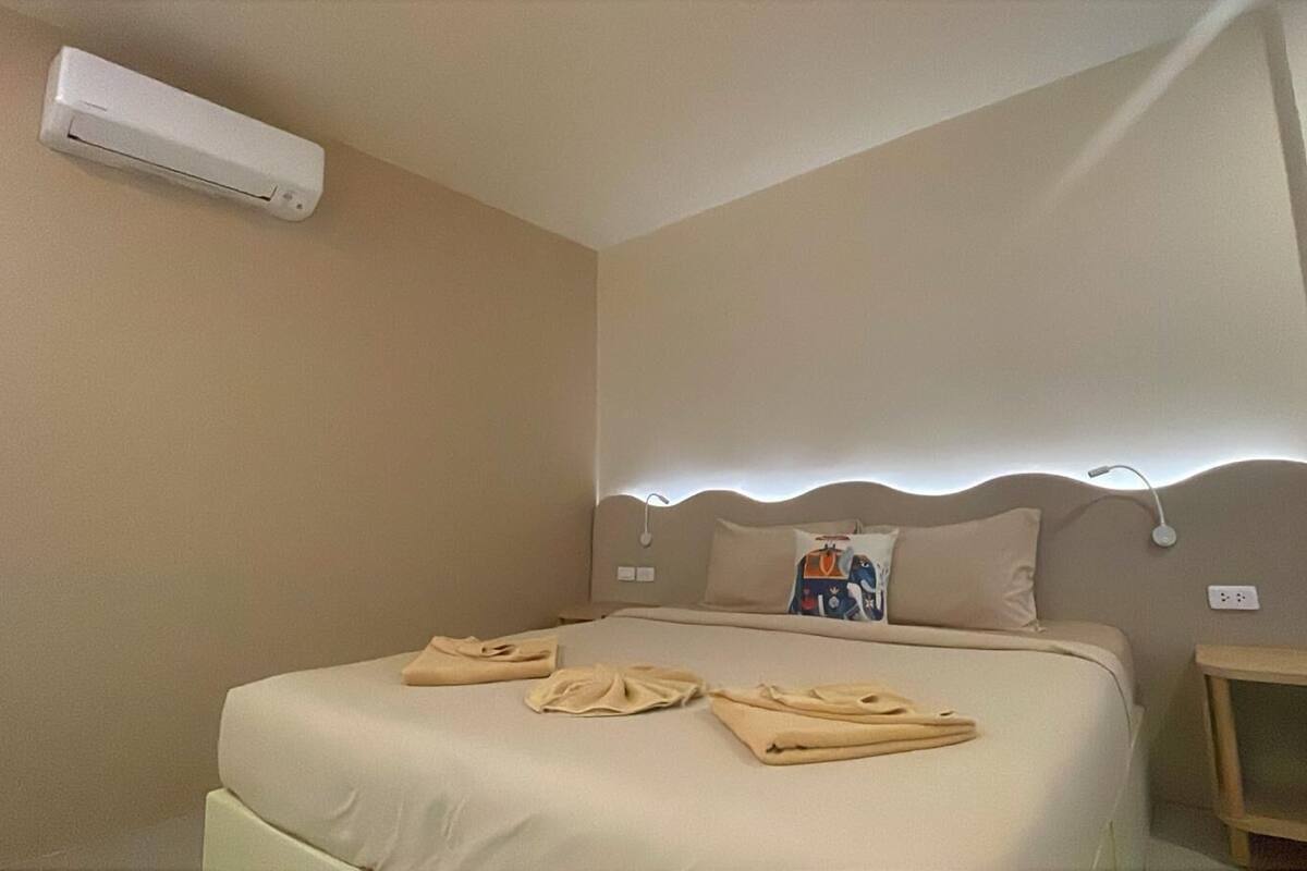 Ropa de cama de alta calidad y escritorio 